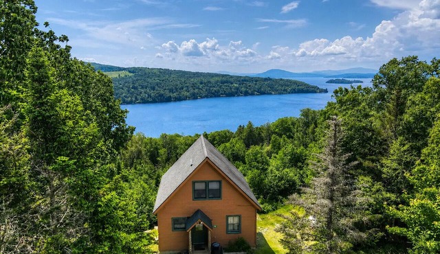 🐾Eagles Ledge | Cozy chalet w/incredible views, access to Rangeley Lake & 15 mins to Saddleback!