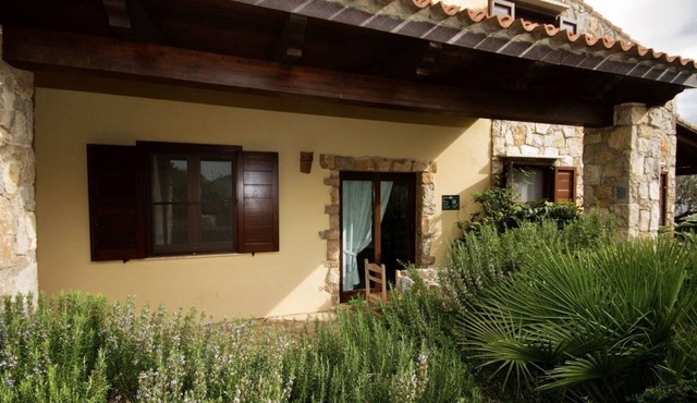 Elegant 130 square meter residence on two levels, at ground floor, perfect for groups of up to 9 guests.Four bedrooms with double or twin beds (one with an extra bed). It features two bathrooms, a spacious living room, and a fully equipped kitchen.A priv