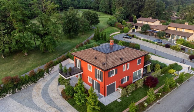 Elegant and Spacious Villa with Pool and Garden in the Bogogno Golf Club