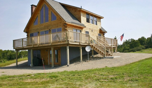 Elegant log home with unobstructed ocean views