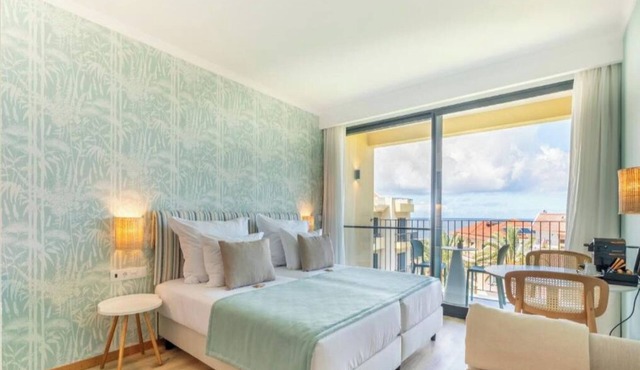 Elegant Studio Apartment Perfect for Romantic Getaway w/Half Board Dining