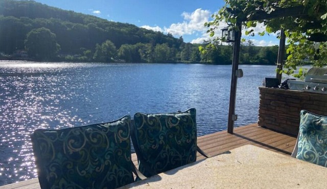 Enchanting, romantic and fun river getaway