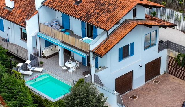 Exclusive Villa with pool and penthouse in Barolo wine area