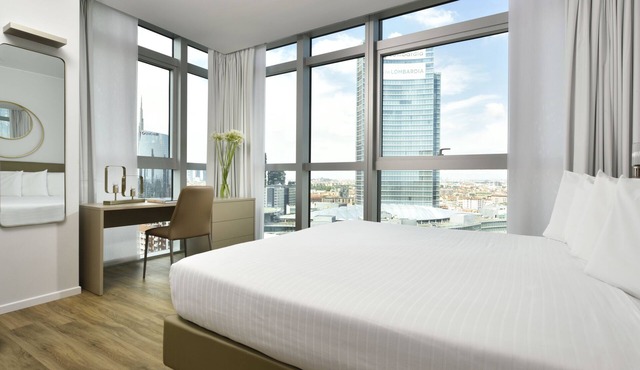 Executive two-room apartment with city view - Torre Galfa Milan | ONE Experience