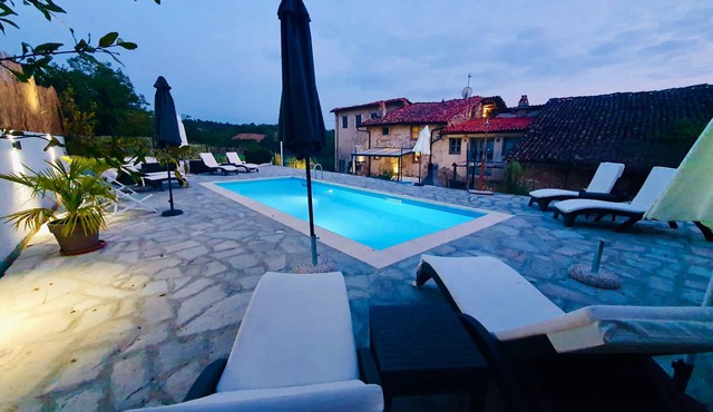 Family Escape Langhe | Pool & Vineyard Views (Uno)