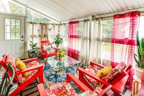 Family-Friendly Home w/Furnish Patio in Crystal!