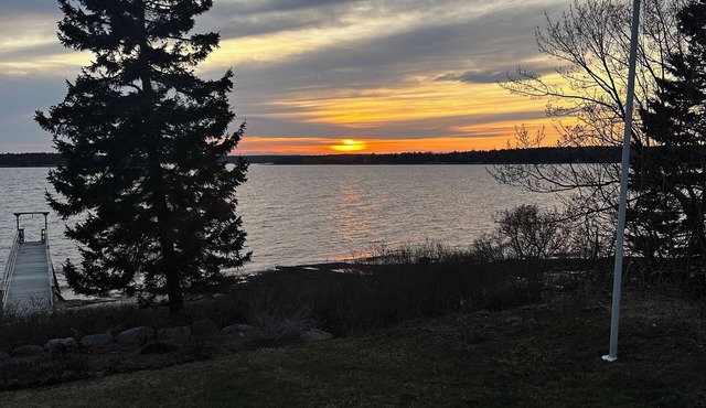 Friendship, Maine 4-bedroom house on the water with dock, tennis court and sauna
