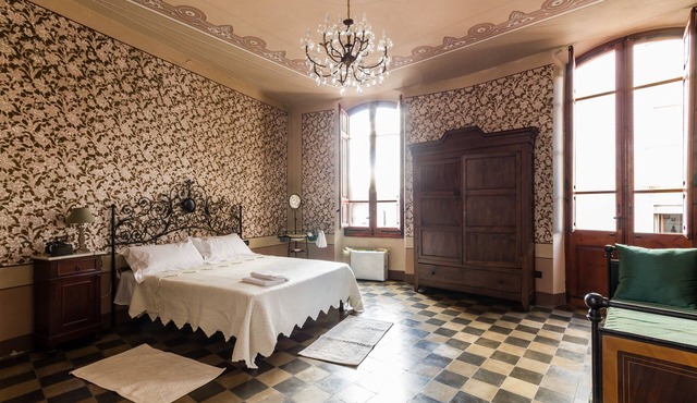fully frescoed home in Sardinia