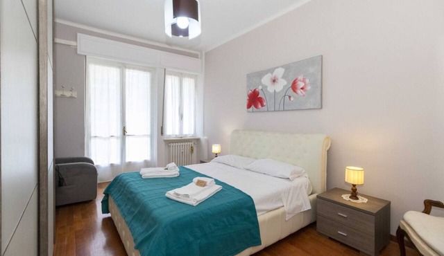 Functional apartment perfect for 3 guests is located in a strategic and well-served position, a few steps from the Olympic Stadium/Pala Alpitour, Lingotto, Sporting tennis Press Club, Faculty of Economics and from the bus/tram stops that connect the