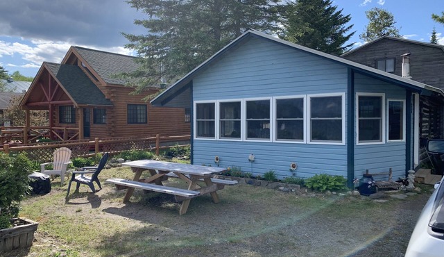 Gebhardt Getaway - Charming LAKEFRONT Cottage on Lake Willoughby
