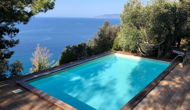 Gorgeous villa with private pool and private beach