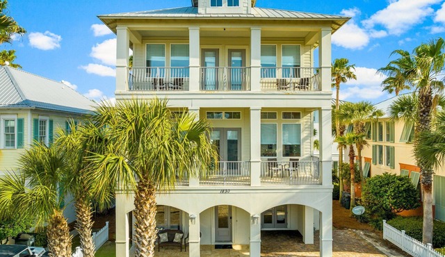 GRAYT ESCAPE! Private Pool & Spa, 6 BR, 6.5 BATH SLEEPS 18!