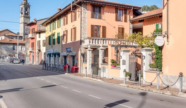 GuestHost - The apartment is located in the center of Pusiano with a beautiful lake view.