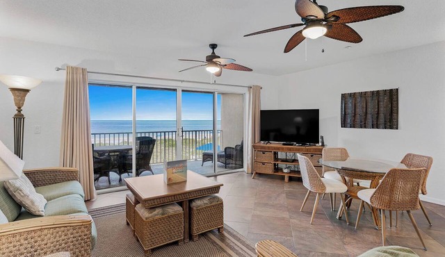 Gulf Front Condo - Close to many restaurants!