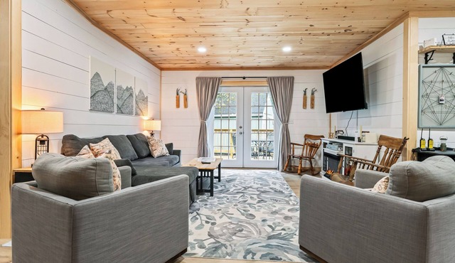 Hall Hideaway | Shared Waterfront Access