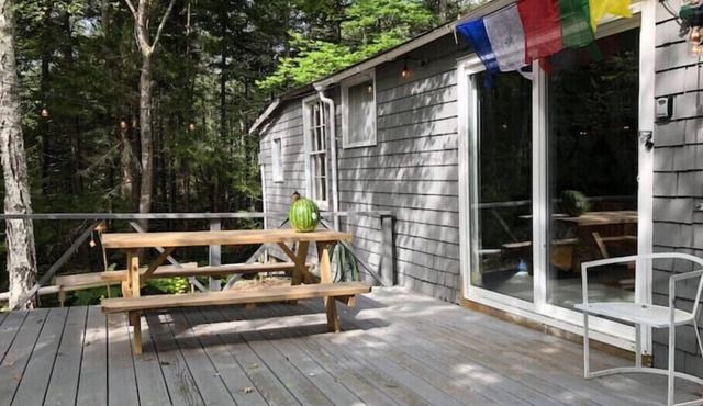 Hamlet: Classic Camp Steps from Small Point beach