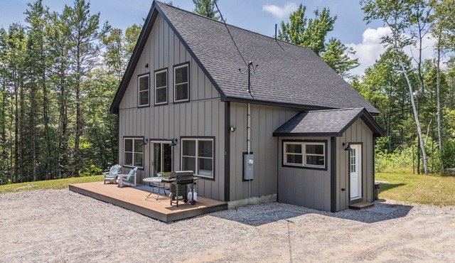Hanover Hideaway- Brand New Ski Chalet!