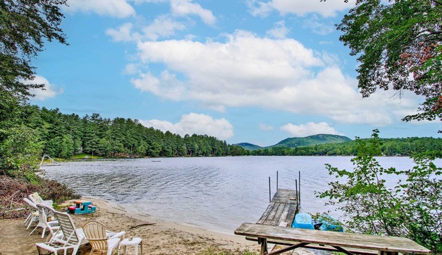 Hartford Cottage w/Private Beach on Bear Pond!