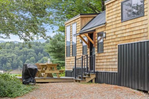 Haven Tiny House w hot tub on river near Stowe