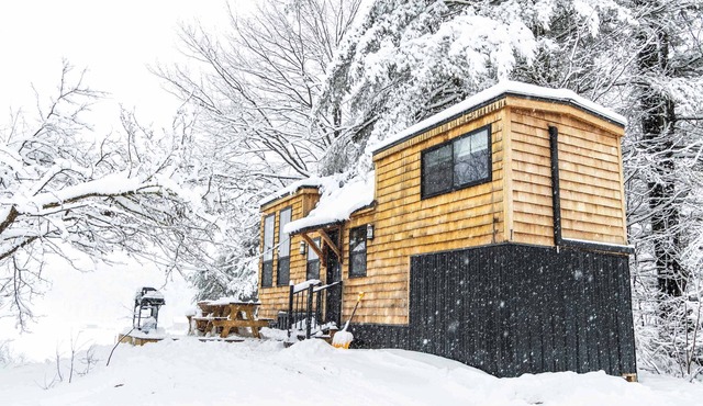 Haven Tiny House w/hot tub on river near Stowe