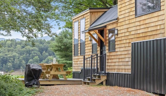 Haven Tiny House w hot tub on river near Stowe