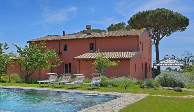 Historic villa in Tuscan Maremma with bio lake