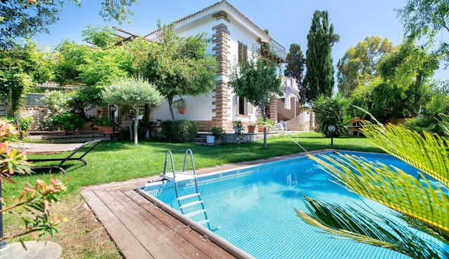 Holiday Home 'Baddelonga' with Private Pool, Private Garden and Wi-Fi