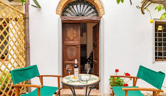 Holiday Home 'Il Borgo - Casa Ottocentesca' with Mountain View, Private Terrace and Wi-Fi