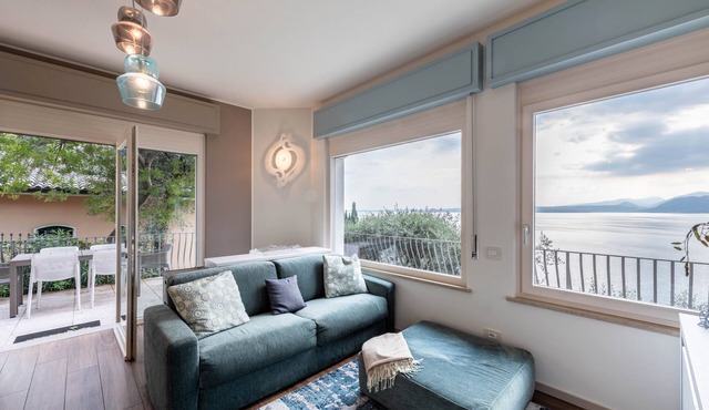 Holiday Home 'Sweet Home Anna' with Lake View, Garden & Wi-Fi