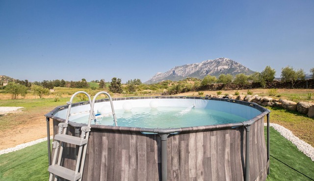 Holiday Home 'Villa S'ena E Su Juncu' with Mountain View, Wi-Fi & Air Conditioning
