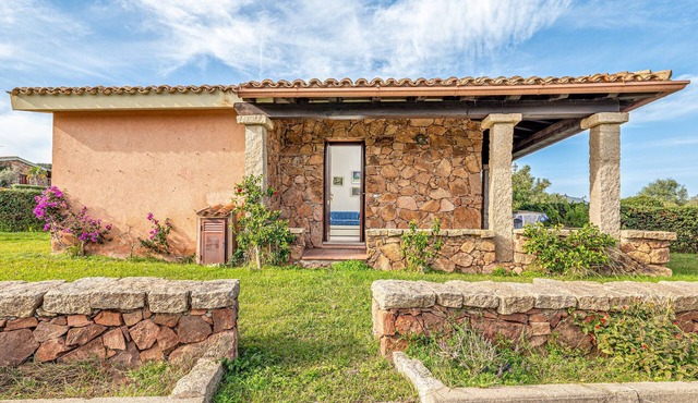 Holiday Home 'Villetta A 800mt Dall'Isuledda' with Shared Terrace