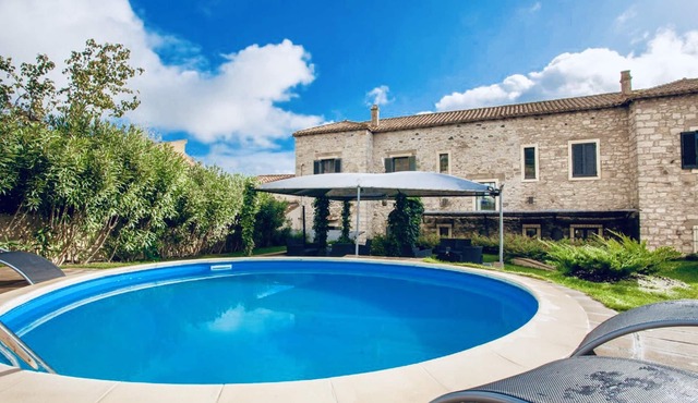 Homerez - Mansion for 10 ppl. with swimming-pool, garden and terrace at Gesturi
