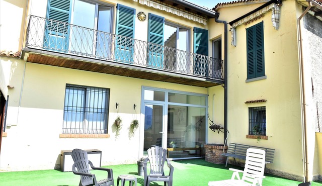 House LA TERRACE - Large house with lake view, 3 bedrooms, sleeps 8