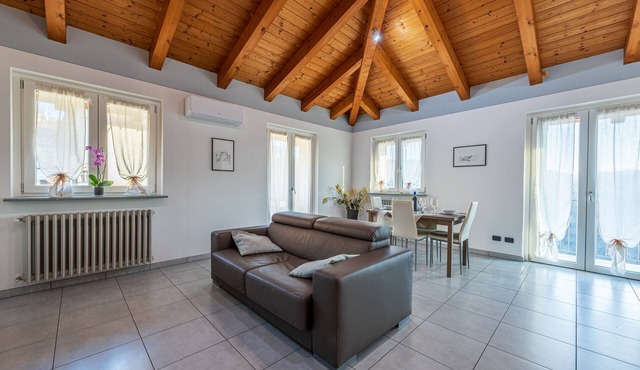 In Piazzetta Holiday Apartments, Barolo: Unit B
