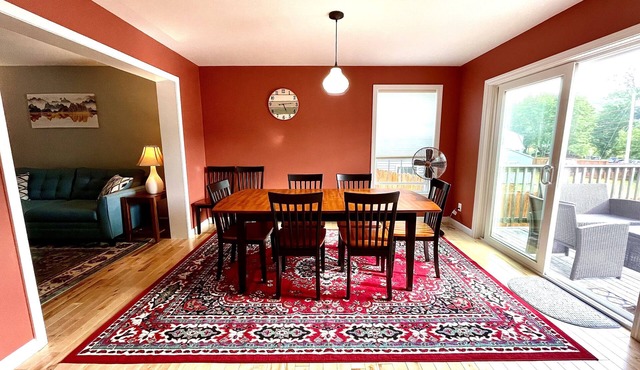 In-town Bar Harbor cottage close to Acadia National Park entrance w/home office