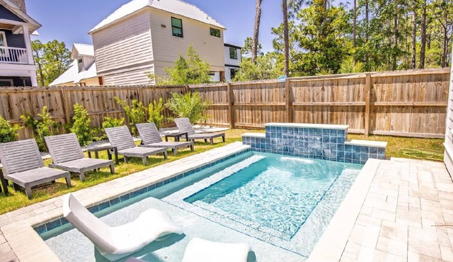 Juan Fine Day, Luxury Seagrove Beach Home w Heated Pool, Golf Cart & Bikes