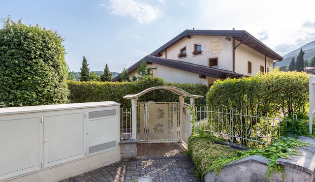 Kastel’s house: a clever holiday on the Garda
