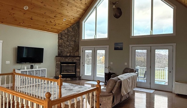 Kid and Dog friendly 3-bedroom home with pool, fitness room, and privacy