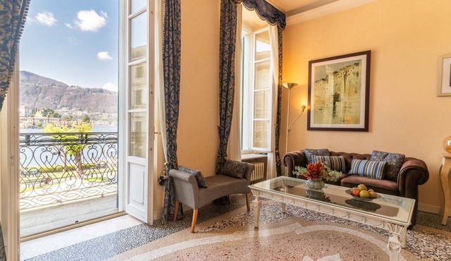 L'ISOLA Apartment with lake view