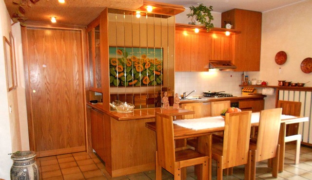 La Casa di Gio '- Hilly apartment with lake view, with swimming pool.