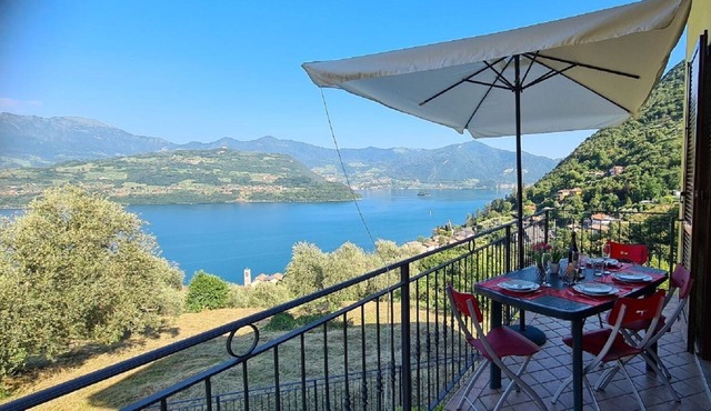 LADYBUGS RESIDENCE WITH LAKE ISEO VIEW