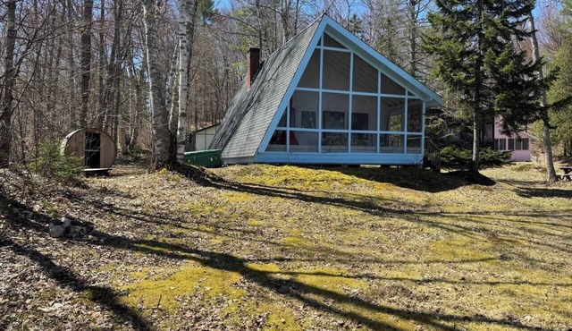 Lakefront A-Frame Sauna, hot tub
