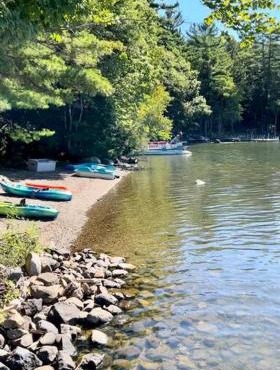 Lakefront Cottage on Brewer Lake