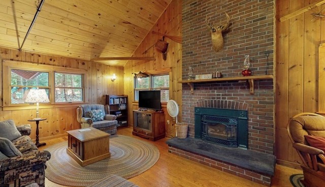 Lakefront Home with Private Dock, Pebble Beach & Enclosed Porch - Dogs Welcome