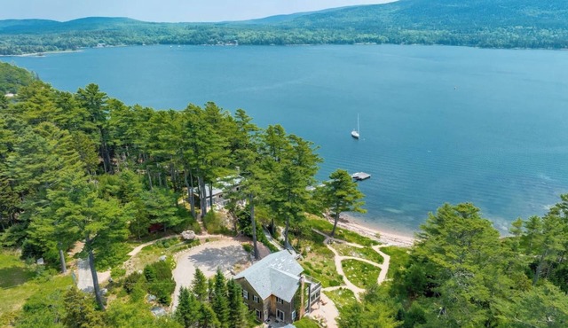 Large 4BR Waterfront Home with Dock! [Quarry Cove]