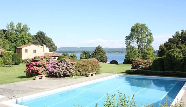 Lèsia Oasis - The House on the Lake - beach and pool