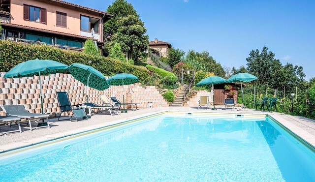 Lovely apartment in villa for 4 people with pool, WIFI, TV, patio and pets allowed