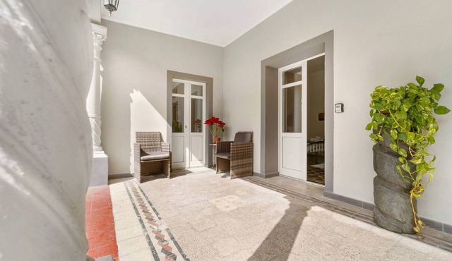Luxar Suites & Apartments