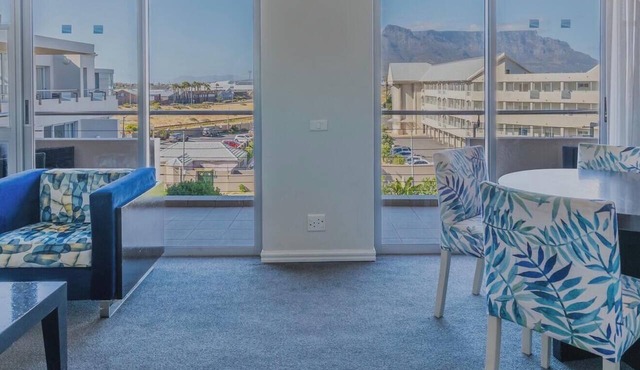 Luxurious Accessible Apartment with Ocean Views in Kaapstad