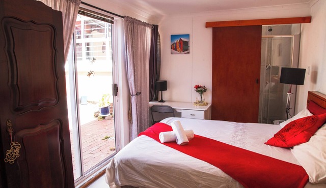Luxurious flatlet in the heart of Mowbray: Your Perfect Cape Town Getaway!